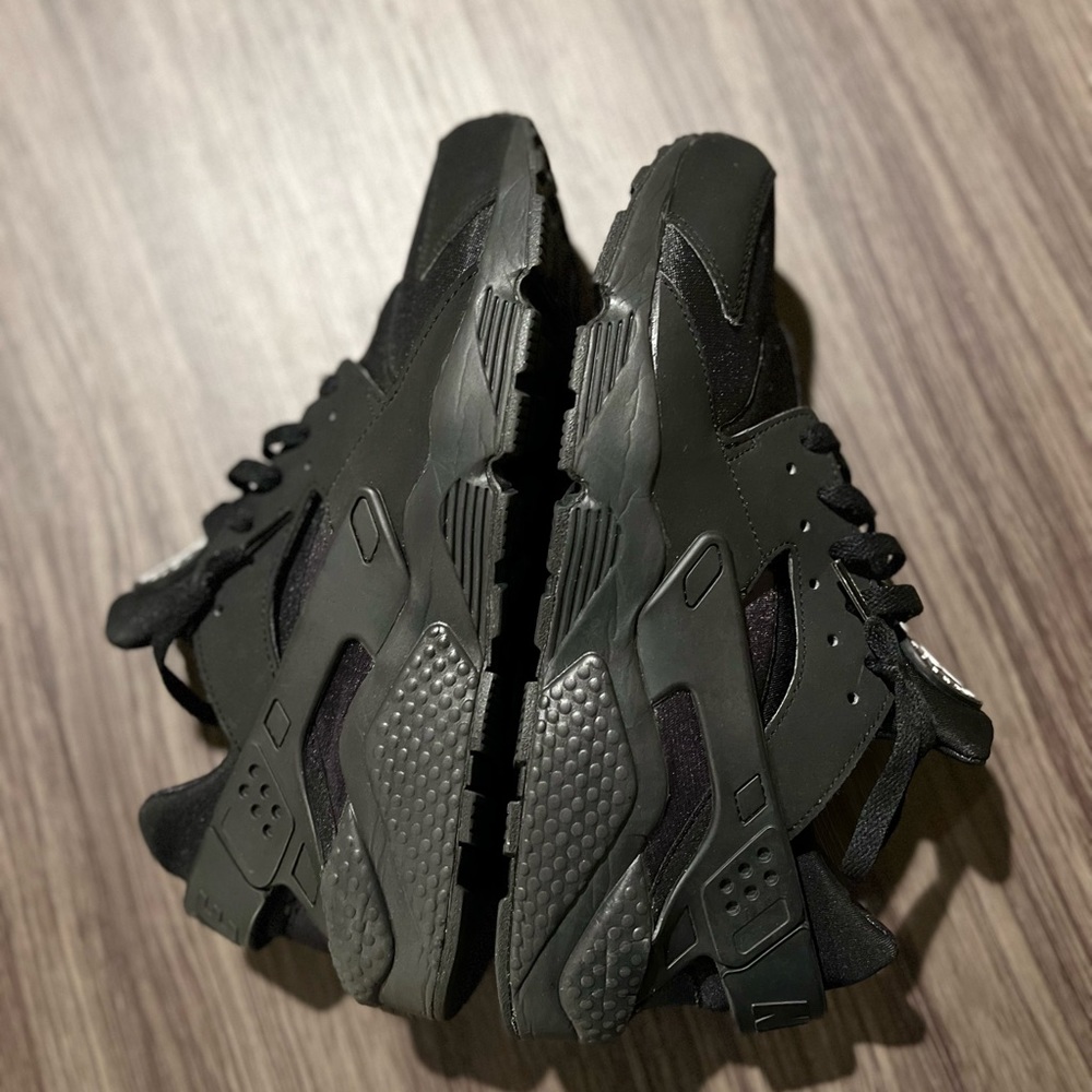 Nike Hurache Men’s size 12 (all black)